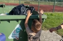 Wrzucenie smieci do odpowiedniego kosza