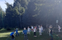 Zabawy z hula-hop (1)