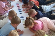 gr. VII Dzien Kropki dzieci rysuja rozne kropki