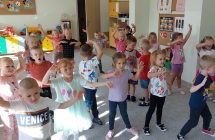Zabawy przy muzyce. (1)