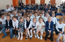 dzieci z przedszkola na slubowaniu klas I