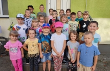 Dzieci z gr. VI podczas akcji Sprzatanie swiata