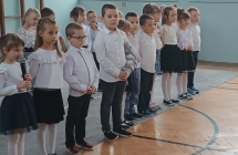 dzieci recytuja wiersze