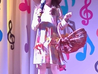 wystep dziewczynki z piosenka Nadeszla jesien