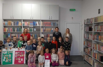 Grupowe zdj¦Öcie z p. bibliotekark¦u