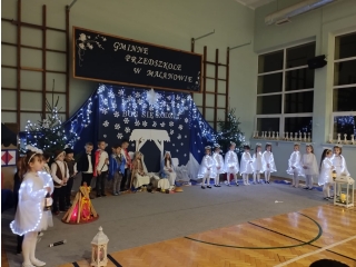 Dzieci przedstawiaja historie Bozego Narodzenia