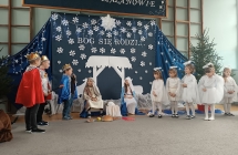 Wystep  szesciolatkow na jaselkach
