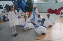 Dzieci tancza do koledy