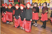 dzieci  na wystepie z okazji  32 WOSP