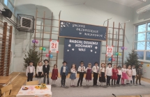 przedszkolaki z gr Kotki podczas wystepu dla babci i dziadka