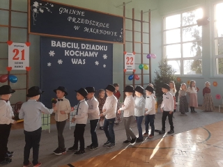 Dzien babci i dziadka gr. IV wystepy artystczne dzieci  (6)