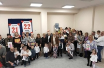 Zdjecie grupowe wnukow z dziadkami 1