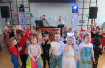 Dzieci z grupy III na balu karnawalowym