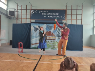 Aktorzy w spektaklu Lodowa Kraina w przedszkolu