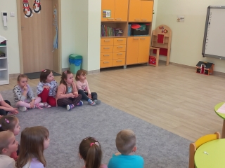 Prezentacja przyborow do wykonywania zawodu kosmetyczki