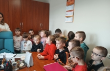 dzieci z paniami ksiegowymi