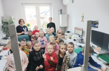 dzieci z pania kierownik Urzedu Stanu Cywilnego