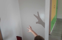 Dzieci tworza cienie