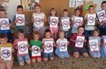 dzieci wykonaly znaczki Zakaz palenia