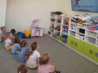 Przygody nutek na pieciolini, dzieci poznaja wartosci rytmiczne (4)