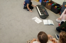 Przygody nutek na pieciolini, dzieci poznaja wartosci rytmiczne (9)