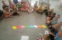 gama c dur, dzieci ukladaja  nuty na pieciolini  (1)