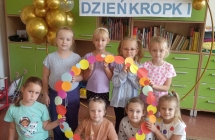 Dzien kropki gr. VII zabawy muzyczne, ruchowe, manualne (5)