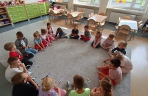 dzieci dopasowuja do pary