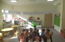 dzieci z grupy II obchodza dzien przedszkolaka