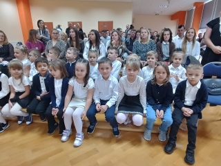 dzieci z zeroki z grupy IX na slubowaniu klas pierwszych