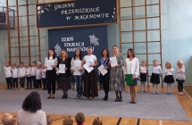 Zdjecie pracownikow wyroznionych przez dyrektora Gminnego Przedszkola w Malanowie.