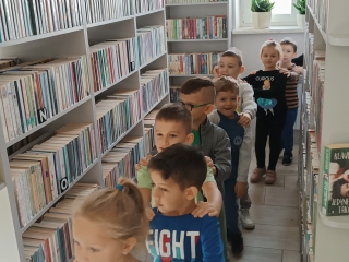 pociag po bibliotece