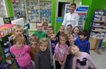 pamiatkowe zdjecie z pania farmaceutka