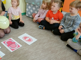 Doswiadczenie- szczeliny miedzy zebami mlecznymi - grupa X