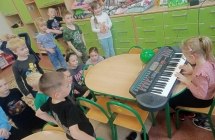 dzien praw dziecka grupa VII zabawy z pilka zabawy kreatywne (4)