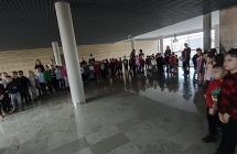 przedszkolaki przed proba generalna koled w filharmonii