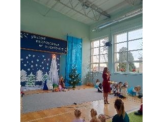 19, Pani dyrektor sklada wszystkim swiateczne zyczenia,