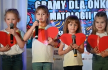 Dzieci z gr. V z serduszkami