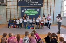 Zdjęcie grupowe - uczestnicy, organizatorki, jury