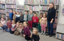 pamiatkowe zdjecie z wyjscia do biblioteki