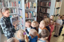Dzieci poznaja budowe ksiazki