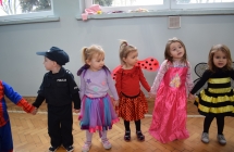 Dzieci podczas zabawy karnawalowej 6