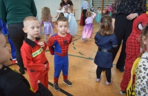 Taneczne zabawy w koleczku