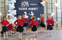 dziewczynki tancza rokitniczke