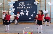 dziewczynki spiewaja