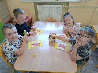 Ukladanie puzzli - skarpetki grupa X