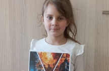 Dziewczynka z dyplomem. (2)