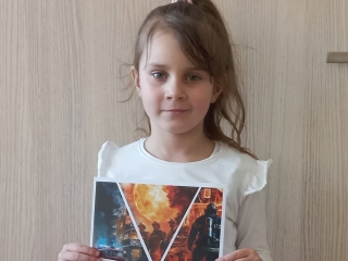 Dziewczynka z dyplomem. (2)