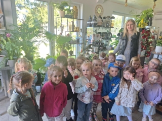 Zdjecie grupowe z florystka