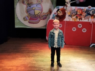 Filip Sz. na scenie (1)